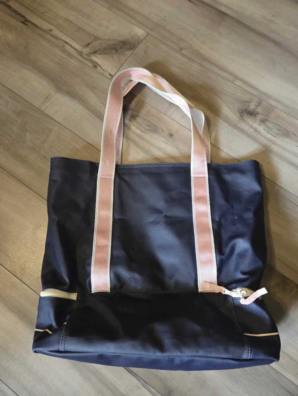 Vineyard Vines/Target Whale Line Beachbag